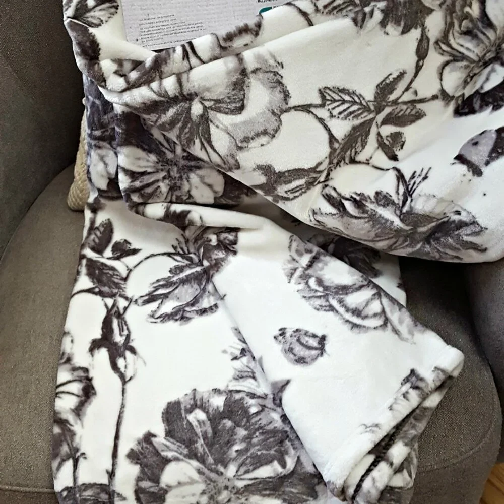 NEW! TOILE FLORAL ULTRA PLUSH THROW BLANKET
